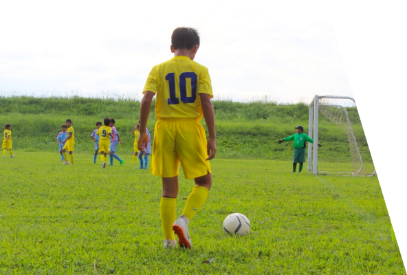 試合をする子ども